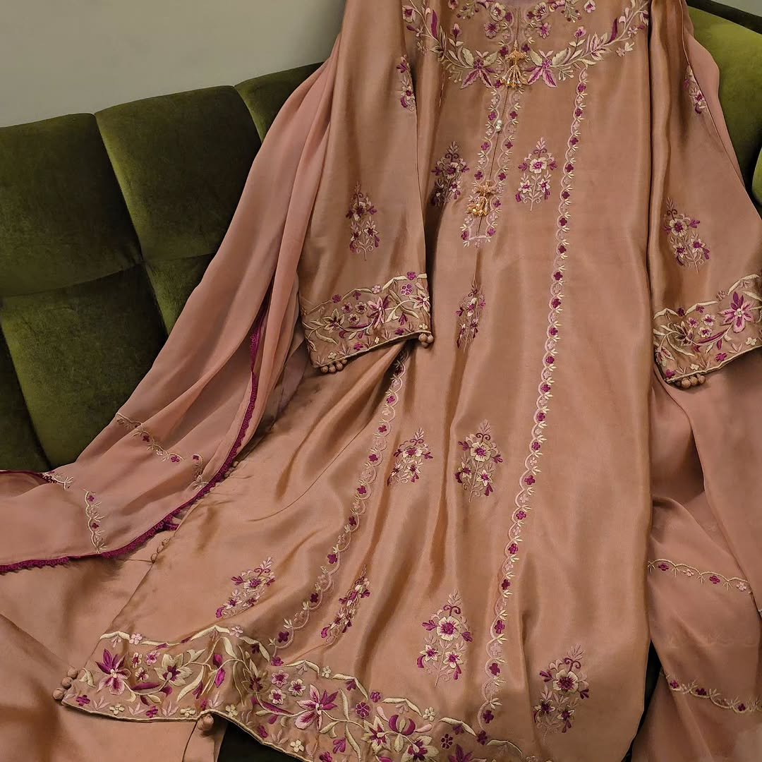 Blush Mocha Heritage Ensemble - Image 8