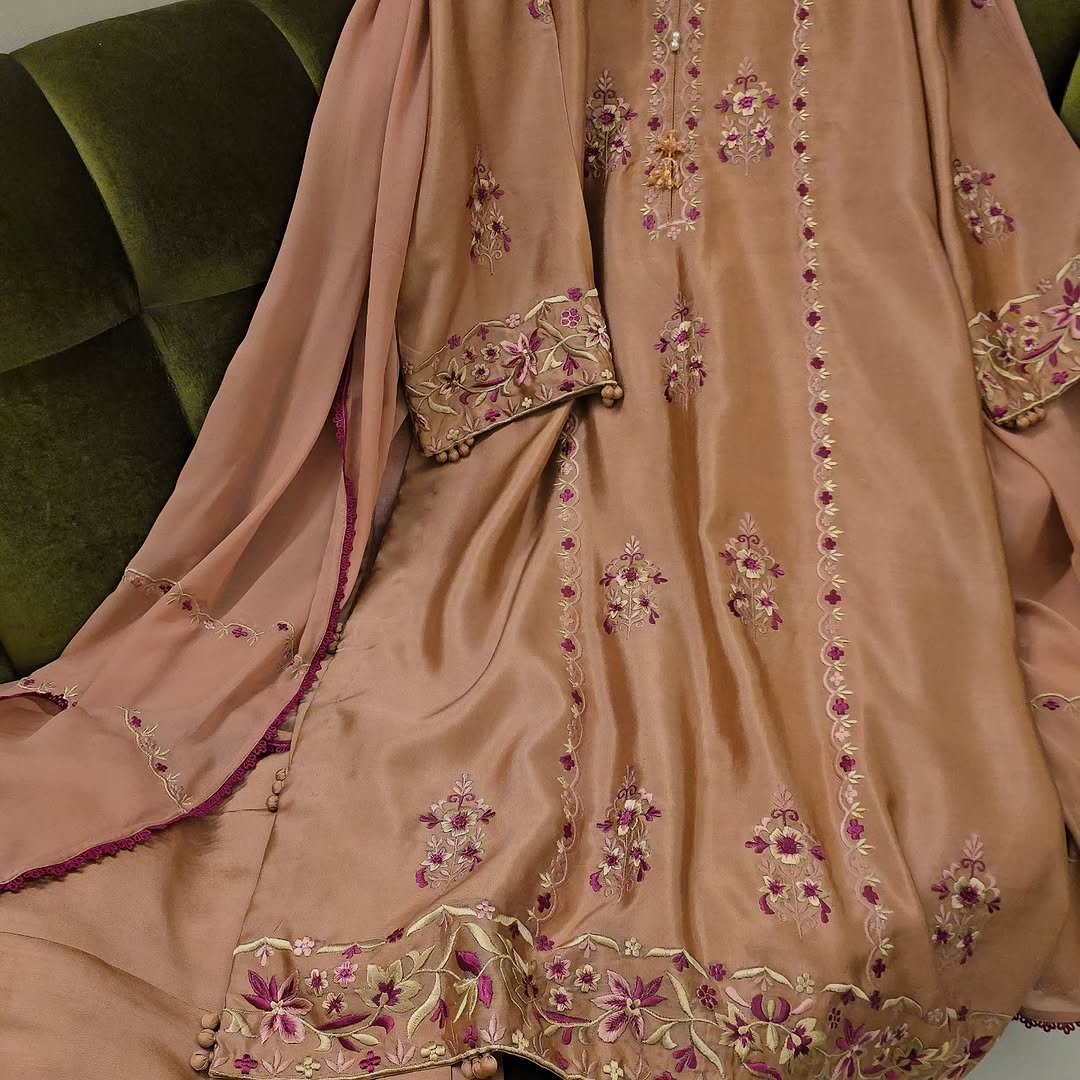 Blush Mocha Heritage Ensemble - Image 7