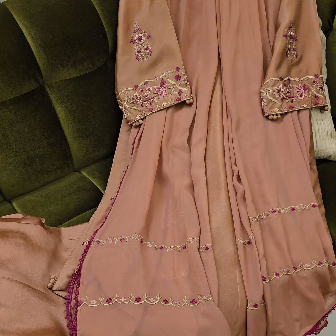 Blush Mocha Heritage Ensemble - Image 4