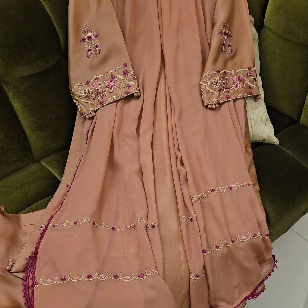 Blush Mocha Heritage Ensemble - Image 3